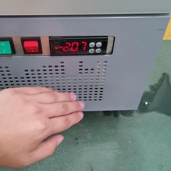 Armoire en verre réfrigérée à refroidissement par air verticale 5 de boisson de grande capacité de trois portes