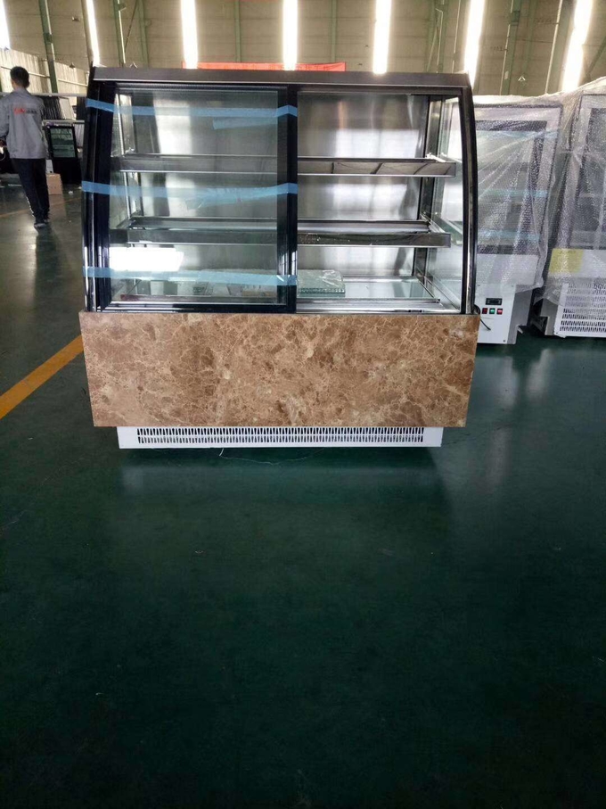 Gâteau refroidi par air incurvé 3 de conservation frais de Front Face Refrigerated Display Cabinet