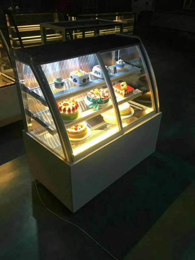 Gâteau refroidi par air incurvé 2 de conservation frais de Front Face Refrigerated Display Cabinet